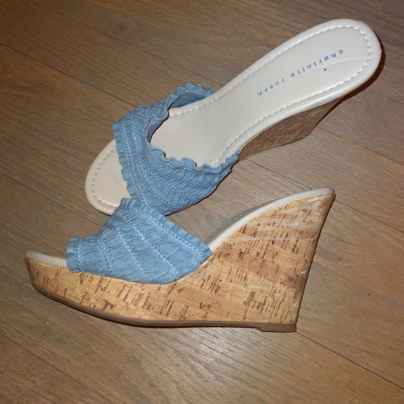 Charlotte Russe 4 1/2  inch Wedge Sandals - Picture 3 of 6